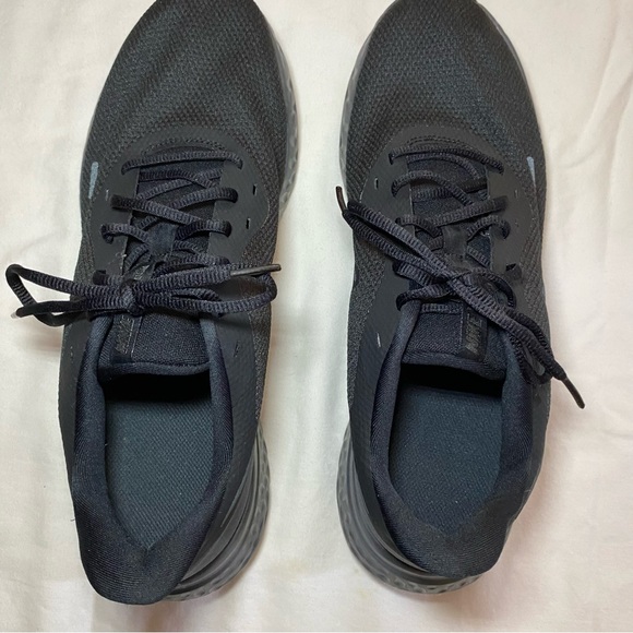 Black Men’s Nike Running Shoes - Picture 9 of 11